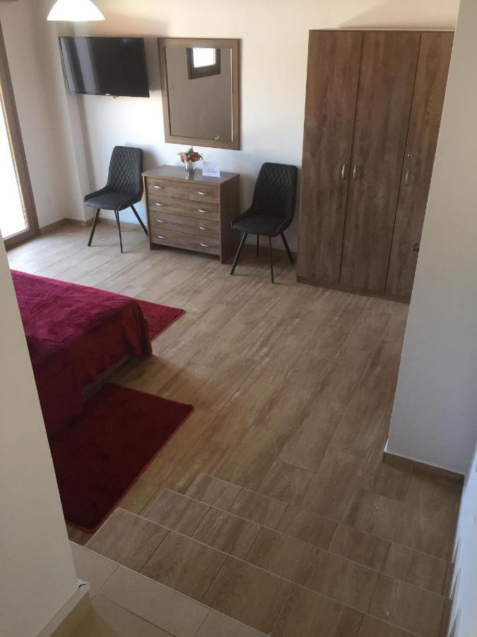 Love Holiday Suite 1 Tris Elies Esterno foto